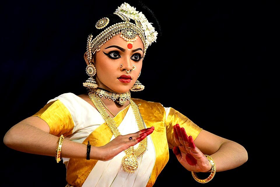 Mohiniyattam dancer in traditional white and gold costume